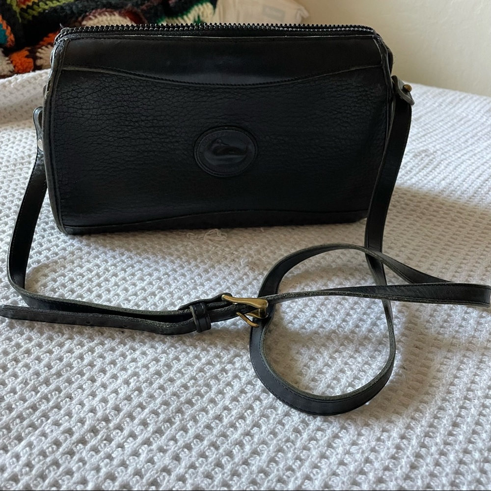 Vintage Dooney & Bourke Black Pebble All Weather Leather Zipper Shoulder Bag